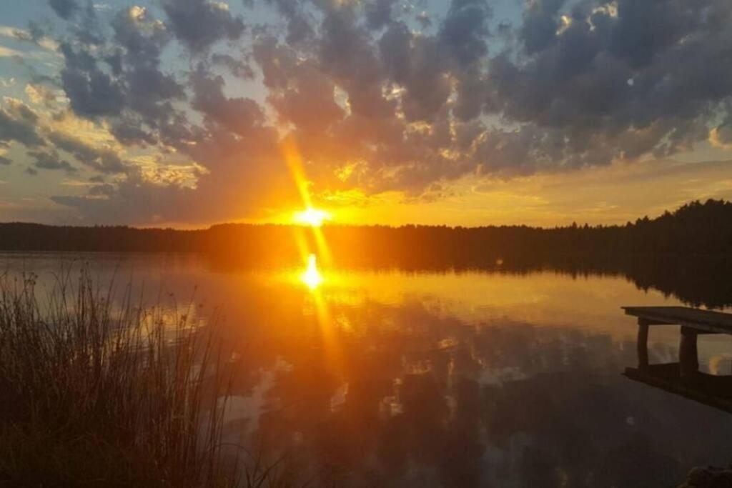 Bungalow Direkt Am See, Mit Eigenem Boot Родинг Екстериор снимка
